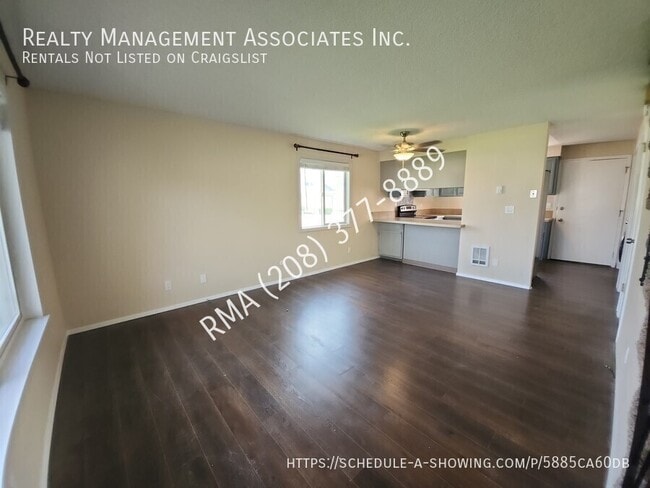 Building Photo - 852 N Benjamin Ln