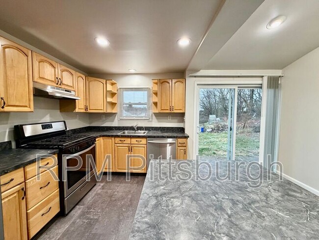 Building Photo - 2307 Monroeville Rd