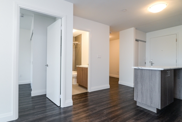 Photo du bâtiment - *THREE MONTHS FREE RENT* Walking Distance ...