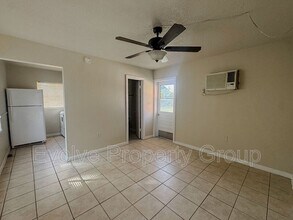 Building Photo - 710 N Grove St