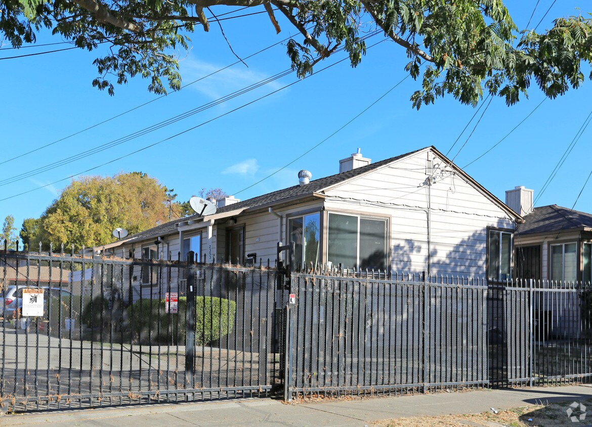 Foto del edificio - 2341-2369 88th Ave