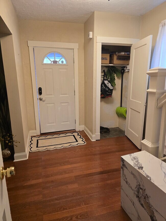 Building Photo - 6501 Deary St