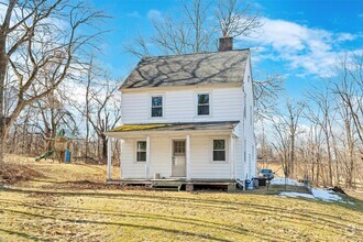 Building Photo - 17 Carriage House Rd