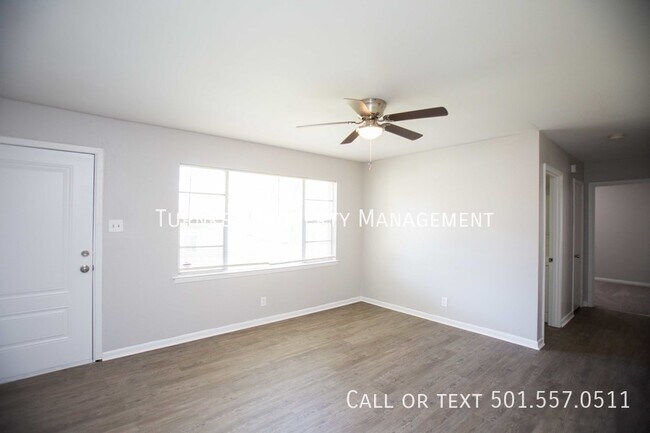 Building Photo - Move-in Special: 1/2 off First Month Rent!!!