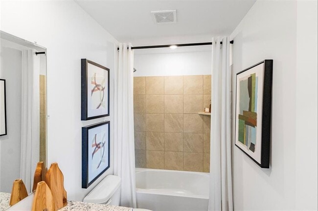 Building Photo - 2007 Delphine Dr