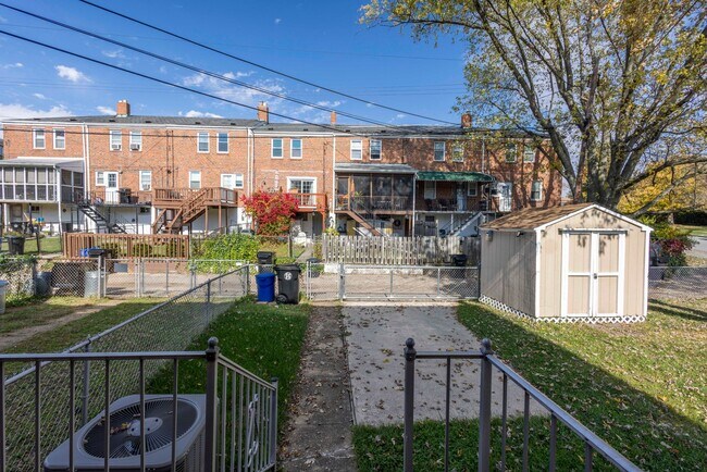 Foto del edificio - Spacious 4Bed/2Bath Townhome in Ridgeleigh