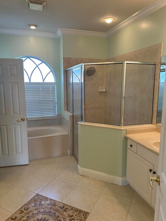 Foto del edificio - 6619 NW Omega Rd