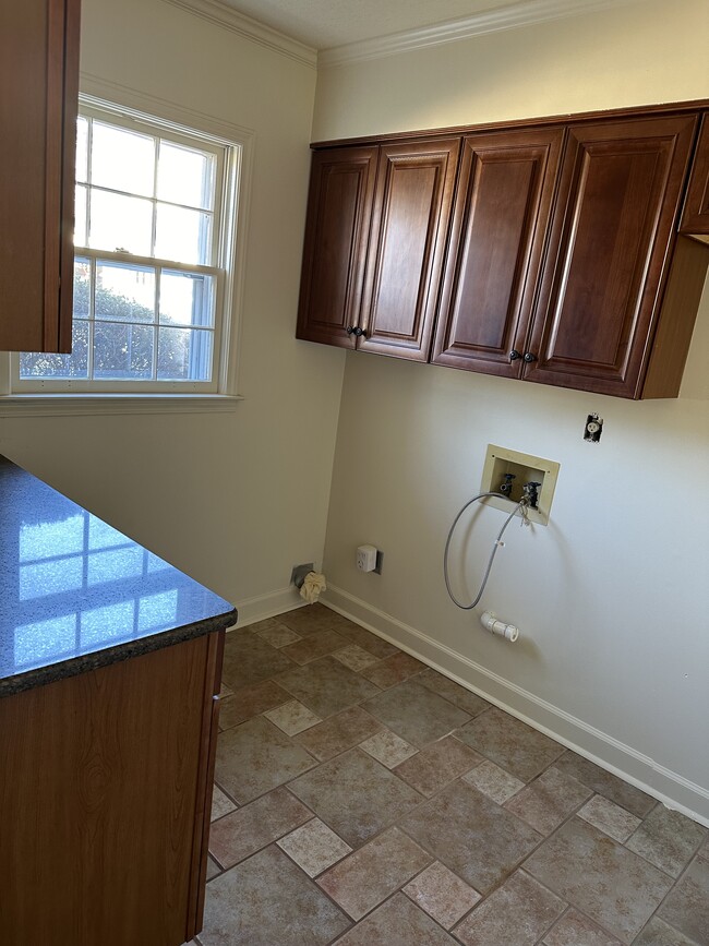 Laundry Room - 2596 Meadow Run