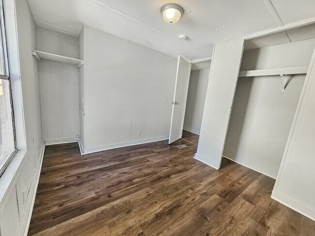 Foto del edificio - 412 McElhaney Rd