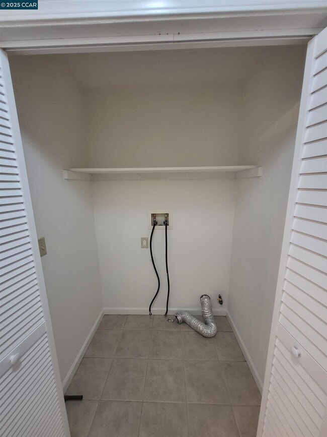 Building Photo - 526 Harbour Way