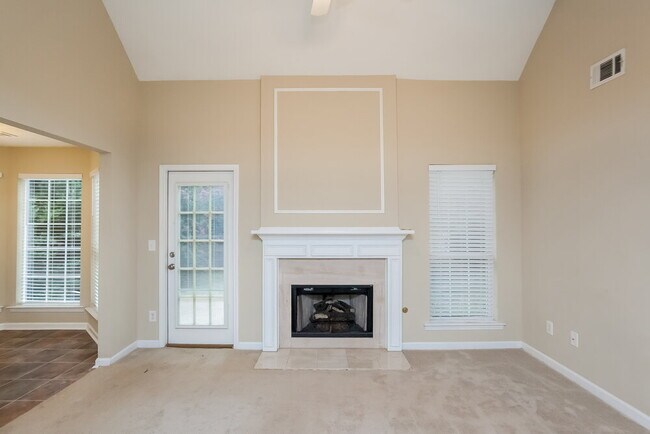 Building Photo - 384 Jasmine Dr