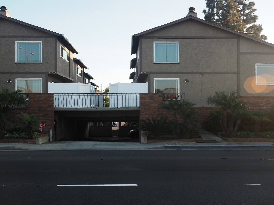 1140 Manhattan Beach Blvd, Manhattan Beach, CA 90266 Townhome Rentals