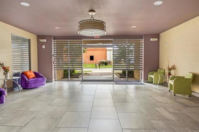 Foto del edificio - 1100 W Trinity Mills Rd