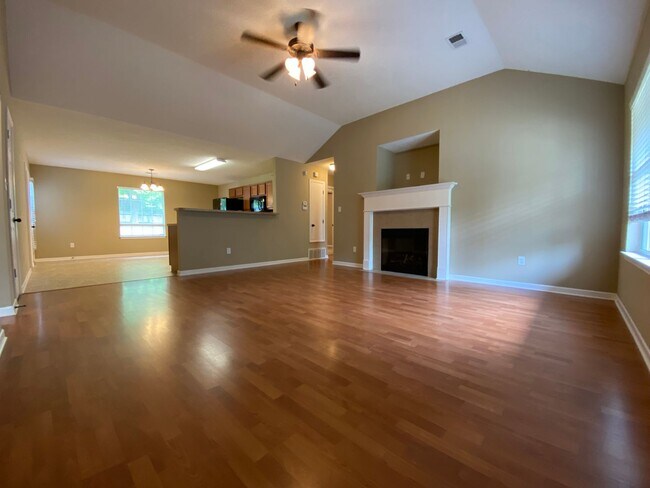 Building Photo - SPRING LAKE ADORABLE HOME with Backyard Fence