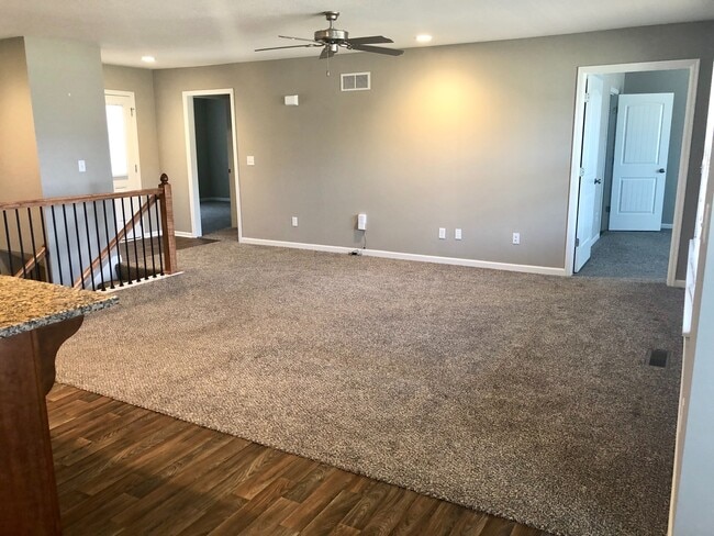 Building Photo - 4 Bed Attached Villa in Blue Springs