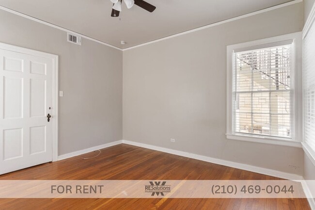 Building Photo - 336 E Lullwood Ave