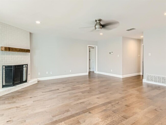 Building Photo - 6201 Bridlington Cir