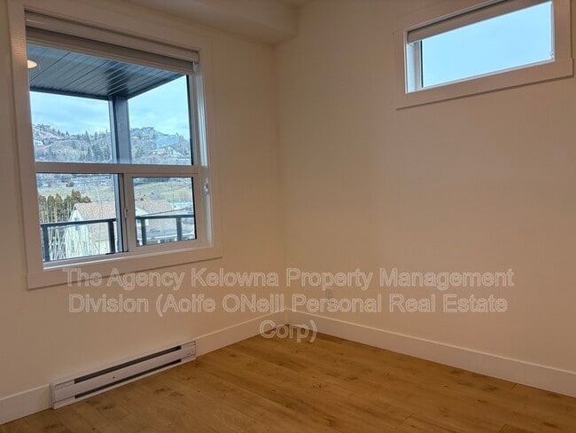 Building Photo - 1036 Coronation Ave