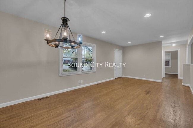 Building Photo - 2820 St Edwards Dr