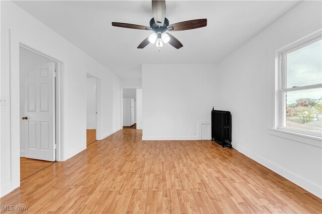 Foto del edificio - 5910 Laverne Ave