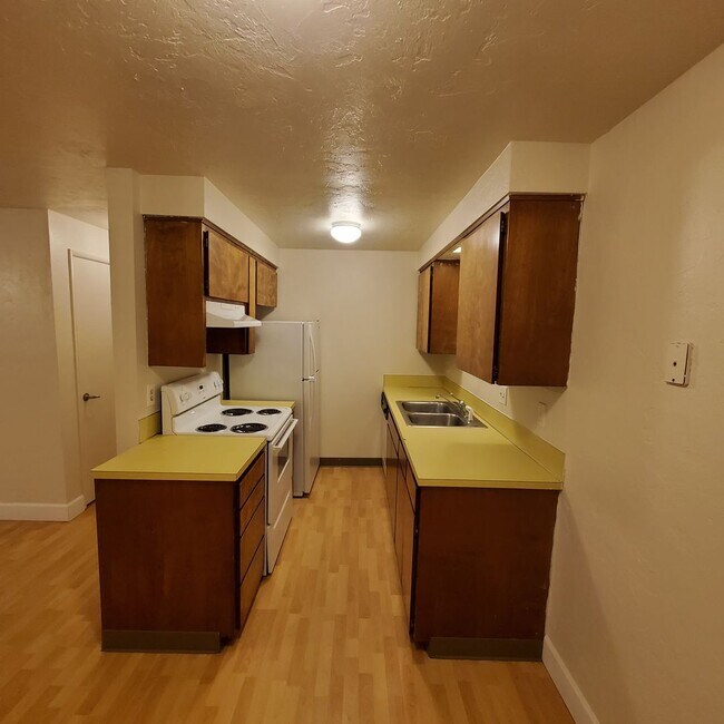 Building Photo - KIN - 30th Duplex