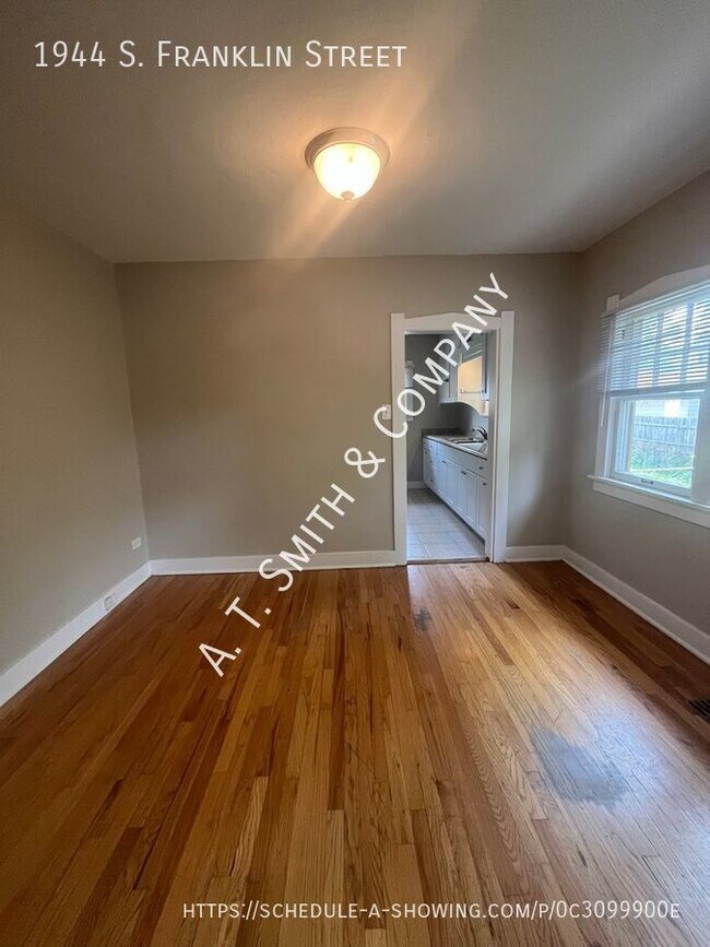 Building Photo - 2 Bedroom Single Family Home near S. Pearl...