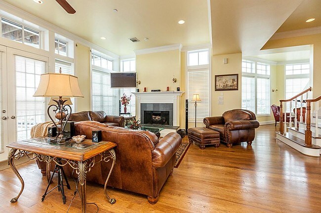 Building Photo - 2439 Lakewood Pointe Dr