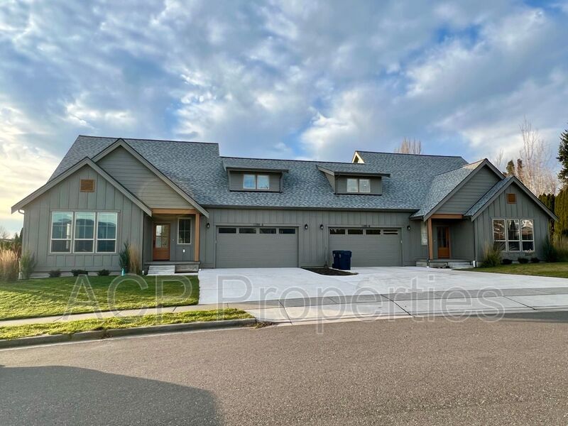 Primary Photo - 1285 Salix Ln