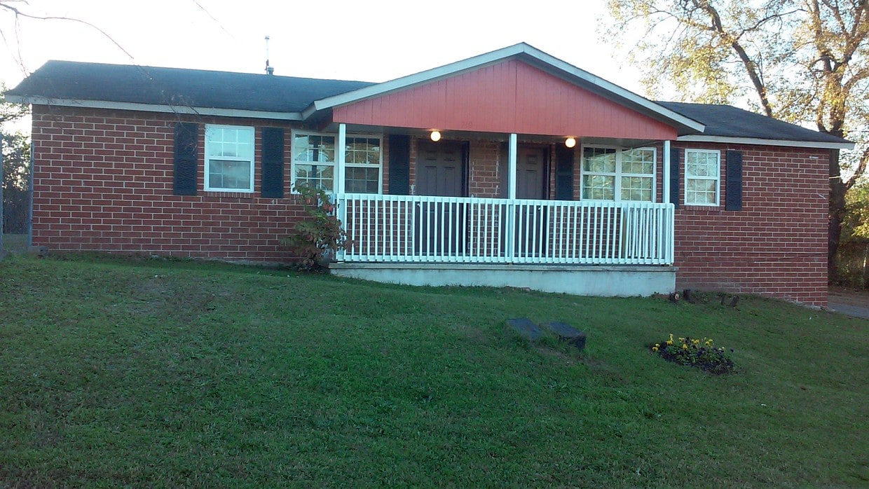 Primary Photo - 717 Poppy Ave