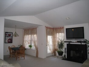 Building Photo - 11 Evergreen Dr