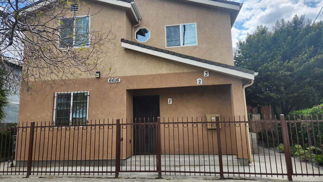 6616 S Figueroa St Unit 3, Los Angeles, CA 90003 Apartments in Los