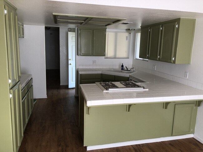 Foto del edificio - 1715 E Mary Ave