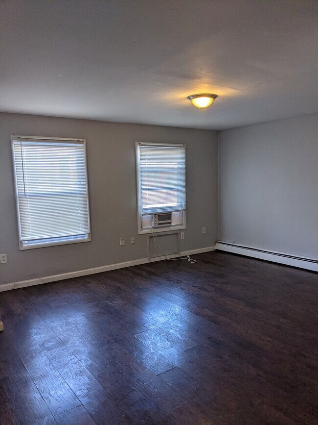 Building Photo - 242 Halladay St