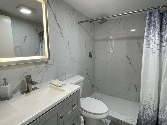 Foto del edificio - 227 Fanshaw F