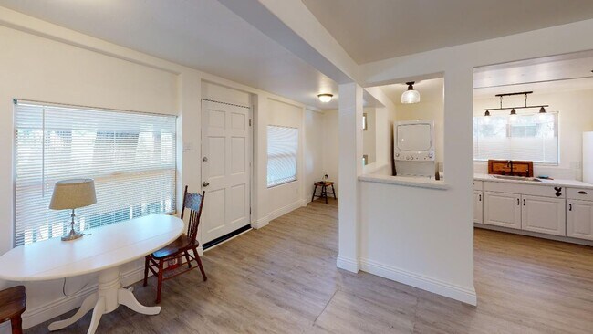Foto del edificio - Coming Soon! Turn-key 1 Bedroom, 1 Bath Cabin for Lease in Crestline, California!