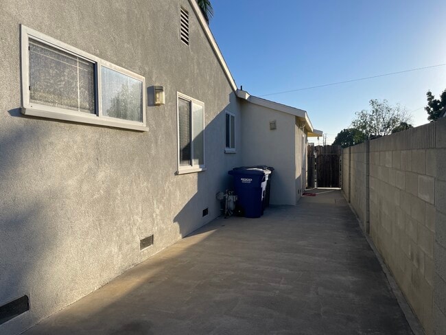 Building Photo - 9315 Via Balboa Cir