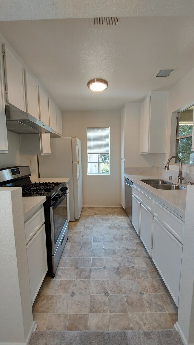 Building Photo - 10760 Aderman Ave