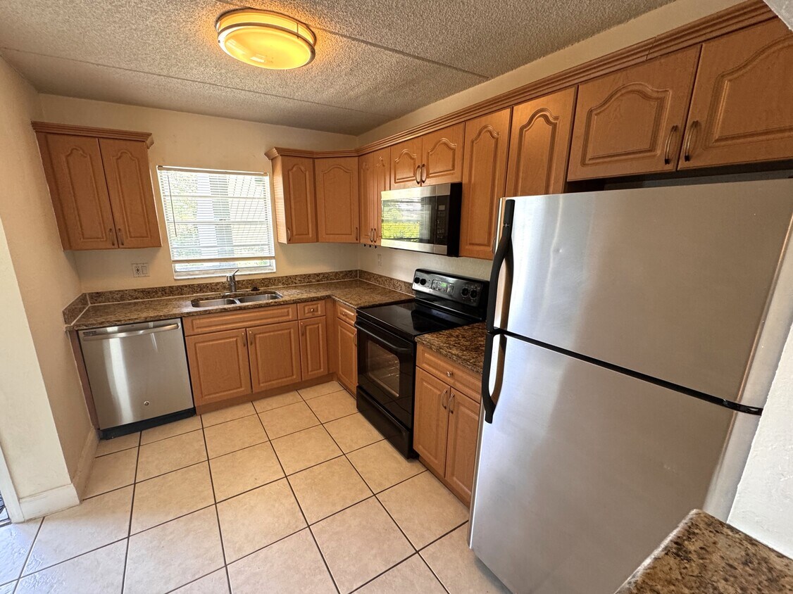 Foto principal - 2850 Somerset Park Dr