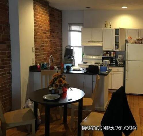 Foto del edificio - 216 Hemenway St