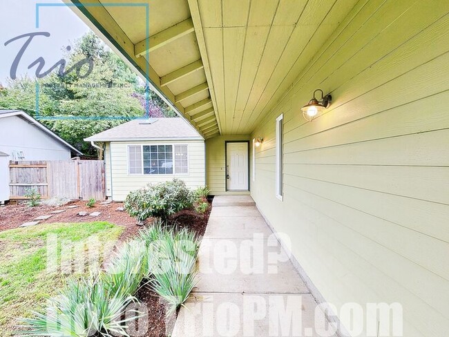 Photo - 3224 Downing St House