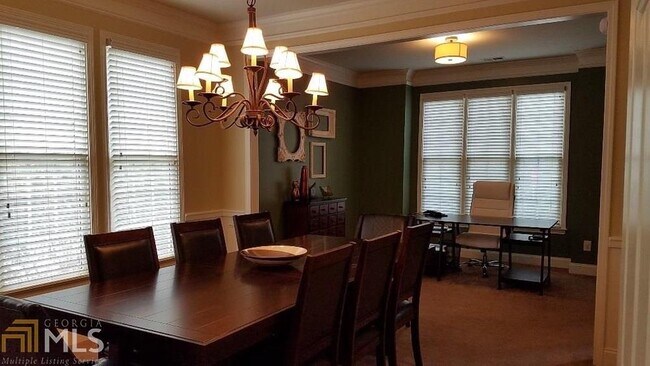 Foto del edificio - 384 Cherry Tree Ln NE