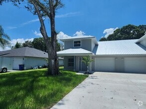 Building Photo - 3214 India Palm Dr