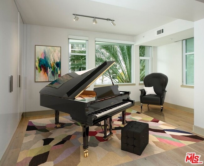 Building Photo - 10700 Wilshire Blvd