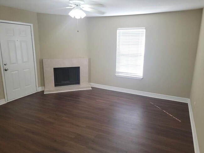 Building Photo - 7597 Fallbrook Dr