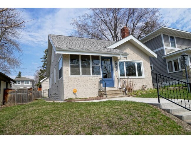 Building Photo - 2095 Wellesley Ave