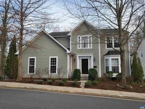 Building Photo - 712 Rainier Rd