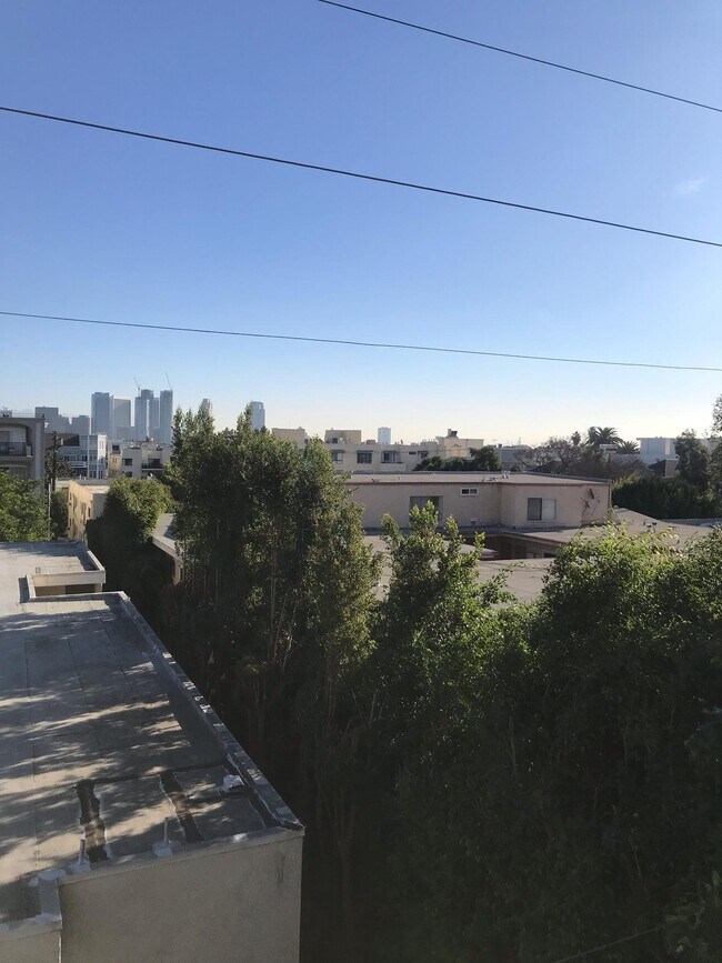 Foto del edificio - 1804 Camden Ave