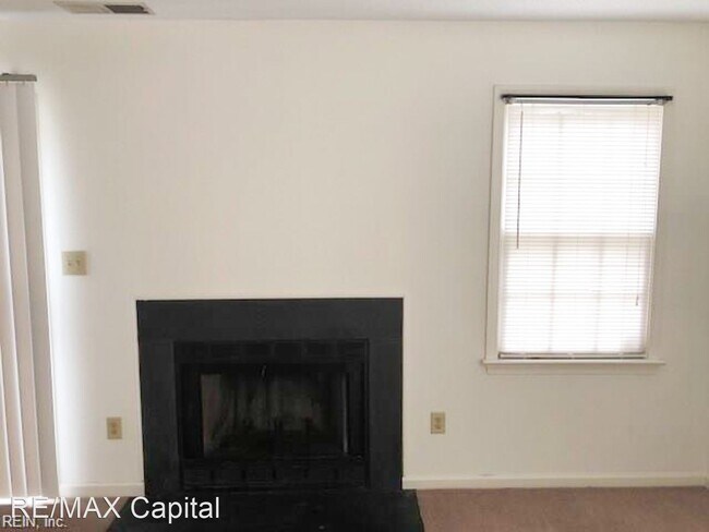 Building Photo - 2 br, 2 bath House - 6 Tamarisk Quay Unit F