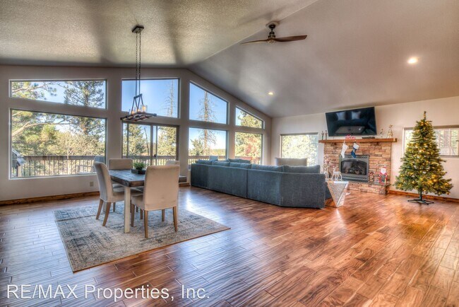 Building Photo - 4 br, 3 bath House - 200 Iron Eagle Pt.