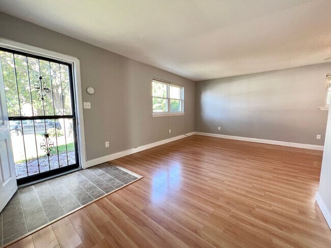 Building Photo - 516 Corinthian Avenue